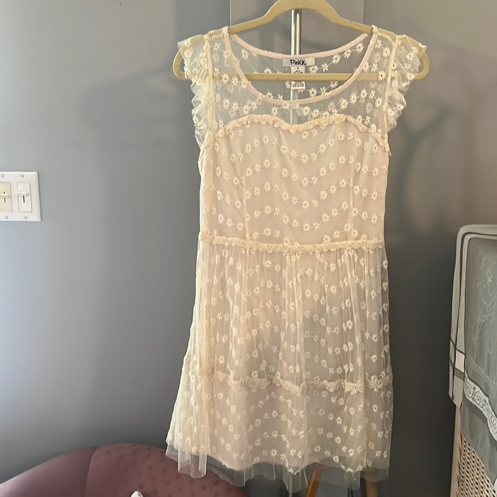 Lace Off White Dress. Size Medium. Pinky.